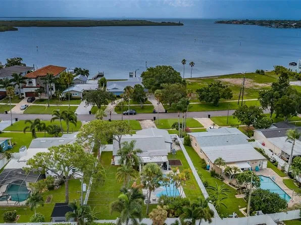 6310 BAYOU GRANDE BOULEVARD NE, ST PETERSBURG, FL 33702