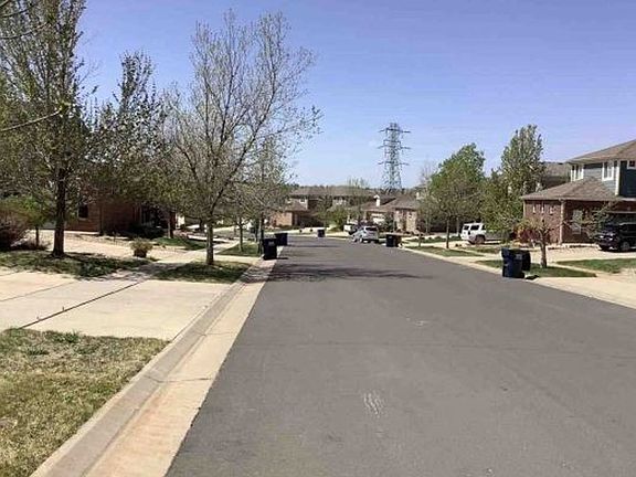 Exterior Neighborhood (street photo)