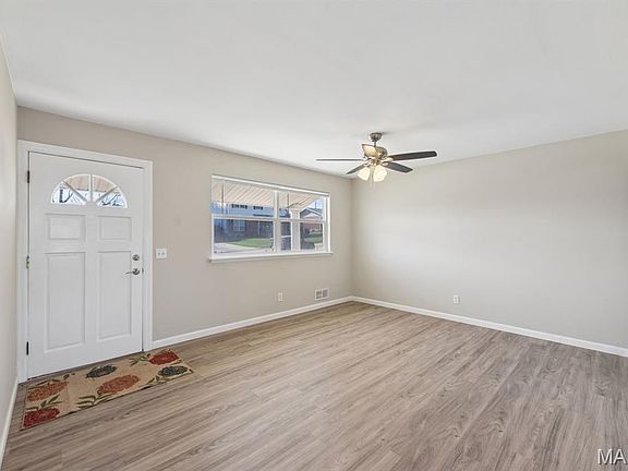 2nd image of 1077 Dawn Valley Dr