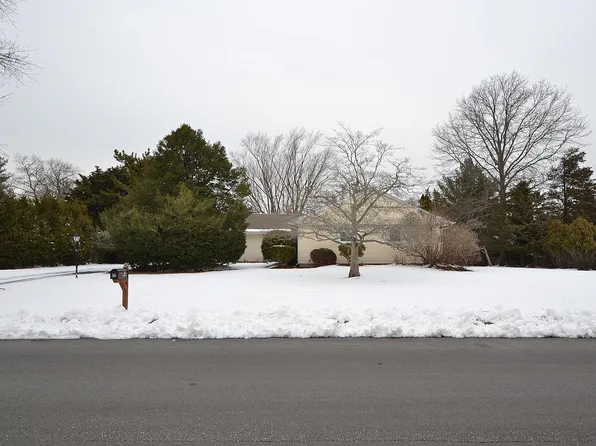 36 Gaul Road S, Setauket, NY 11733