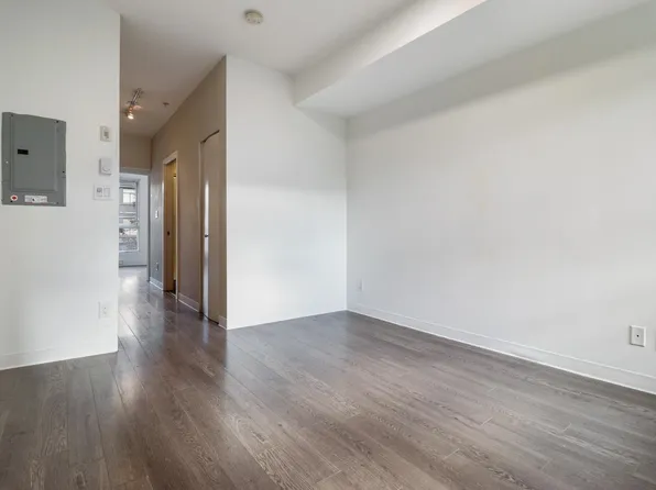 138 Hastings St E #202, Vancouver, BC V6A 0E6