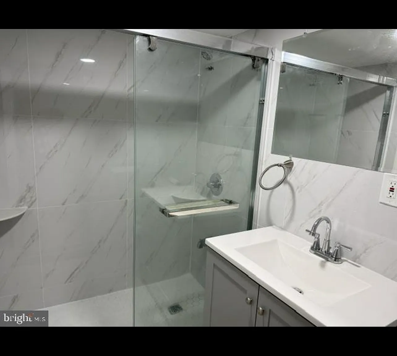 4 bed, 1692 sqft, $2,200 — Photo 2