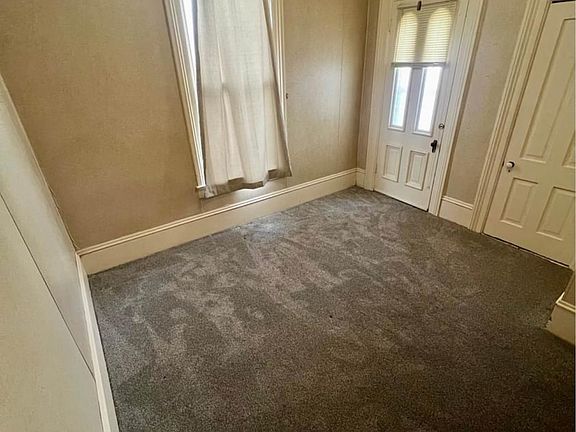 5th image of 109 S Marshall St #A
