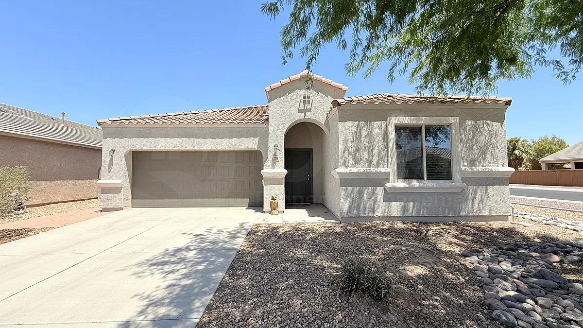 3 bed, 2.0 bath, 2010 sqft, $1,925 — Photo 1