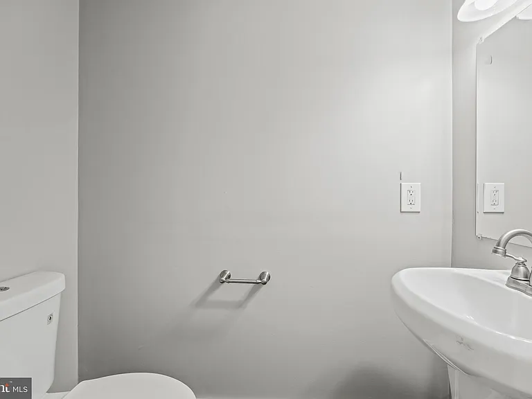 2419 Benning Rd NE — Photo 18