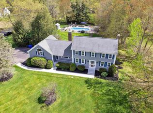 28 King Arthur Dr, Londonderry, NH 03053