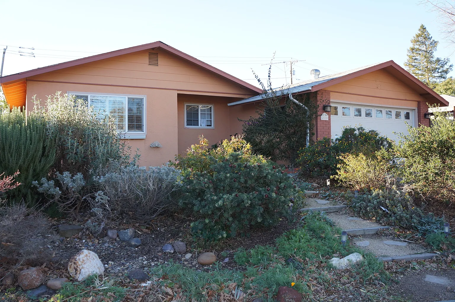 2528 Regis Dr photo 1