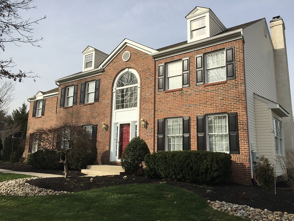 1st image of 2020 Farmview Dr