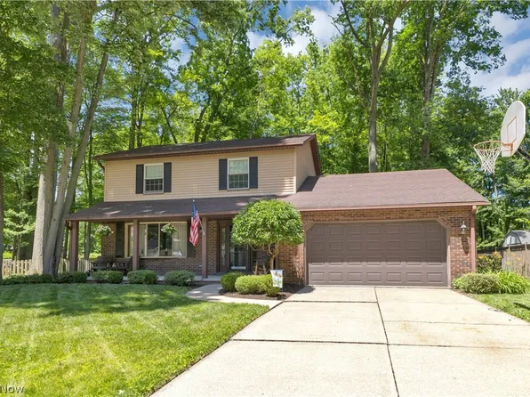 8534 Wedgewood Ct, Olmsted Township, OH 44138