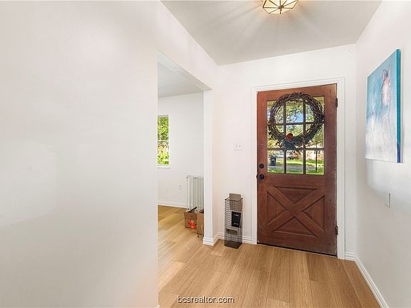 2nd image of 1310 Leacrest Dr