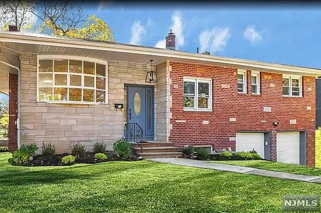 22 Greentree Ter