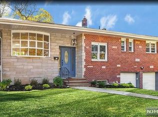 22 Greentree Ter, Tenafly, NJ 07670
