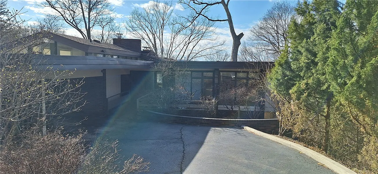 3 bed, 3.5 bath, 3600 sqft, $10,000 — Photo 2