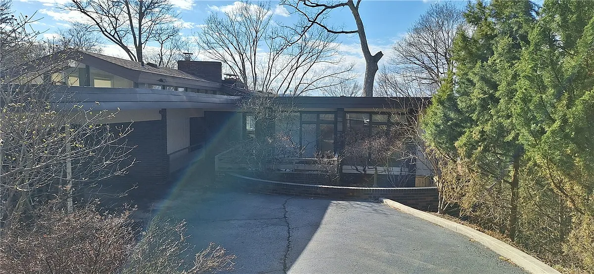 Building Photo - 90 E Woodland Rd