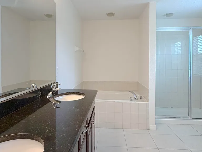 10606 Inside Loop — Photo 14