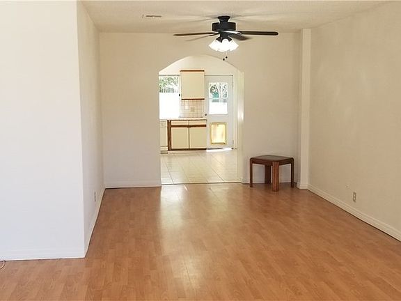 4th image of 5736 Jamieson Ave