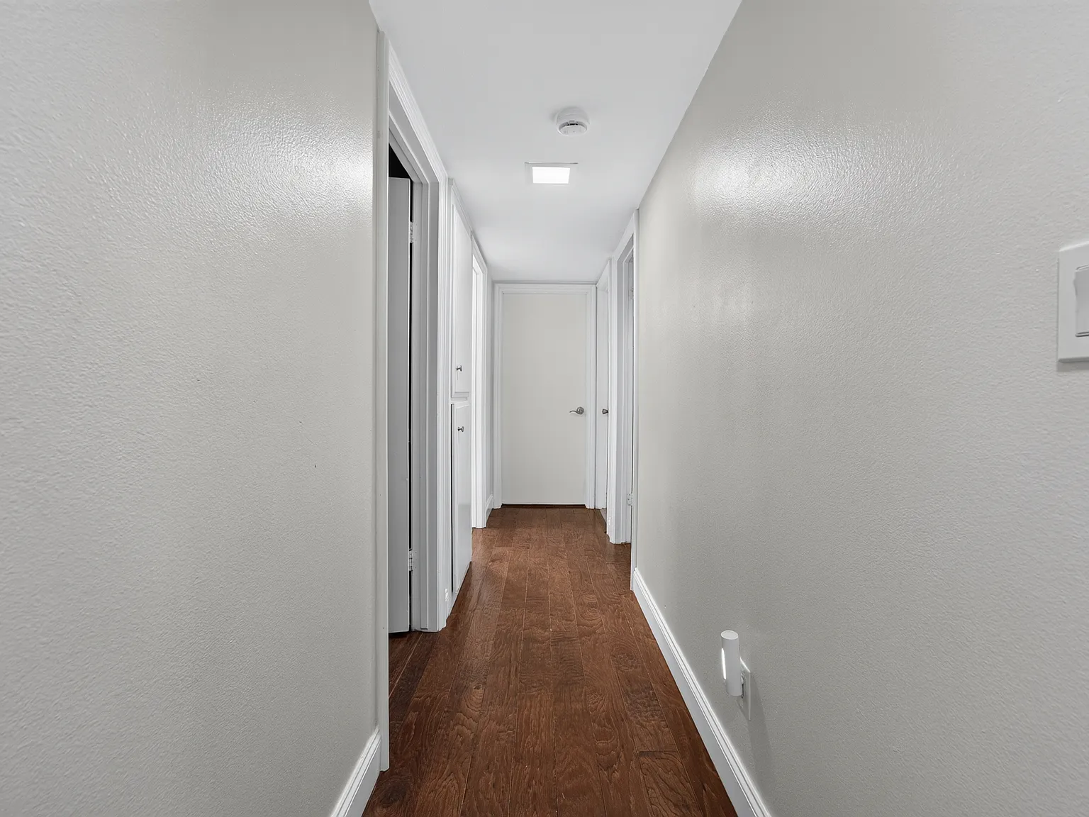 1 bed, 2047 sqft, $1,200 — Photo 4