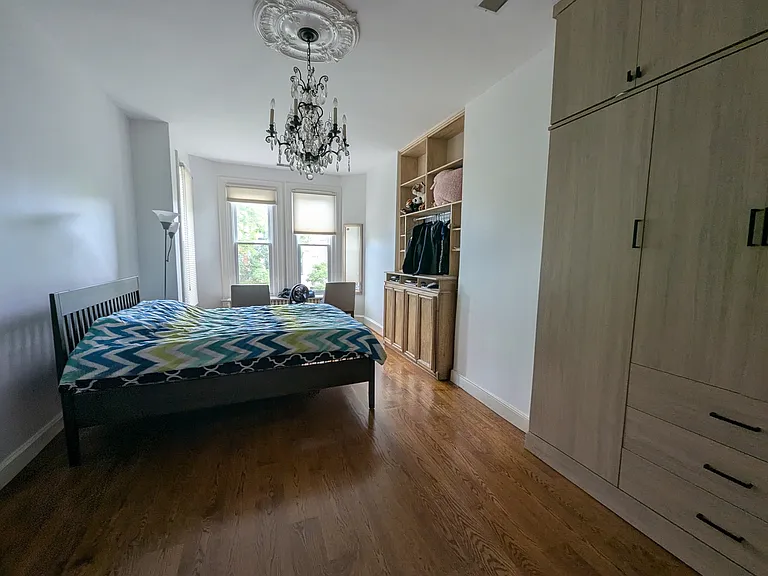 413 Constitution Ave NE — Photo 5