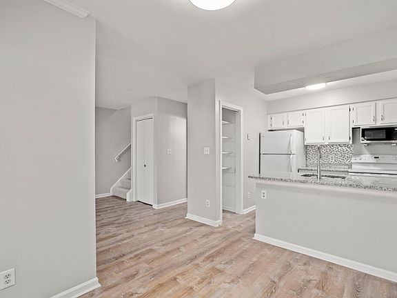 5th image of 6079 Deer Hill Ct