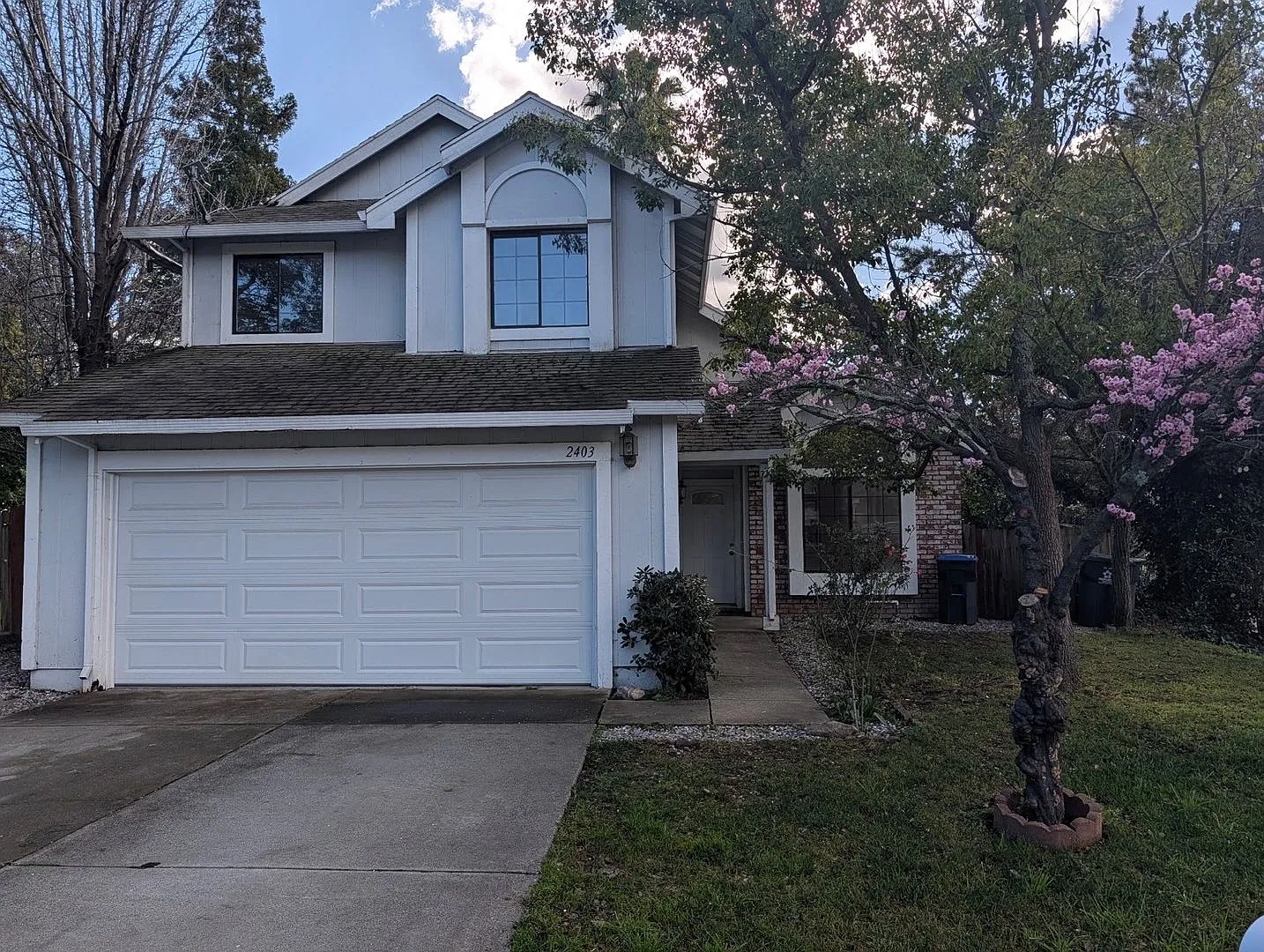 Two Story House Near the 80 Freeway — Photo 2