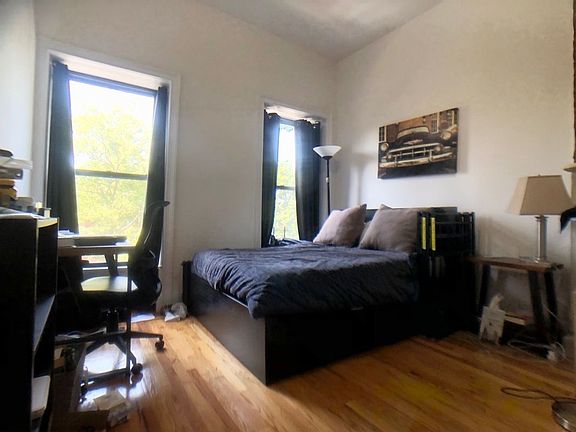 4th image of 421 6th St #4
