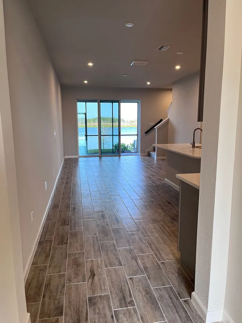 Beautiful 3 bedroom, 2.5 bathroom, 1 car garage townhouse for rent in Lutz! — Photo 2