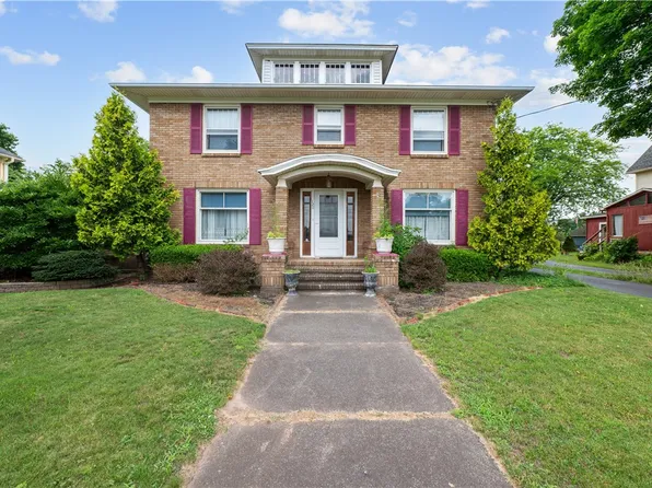120 S Main St, Lyndonville, NY 14098