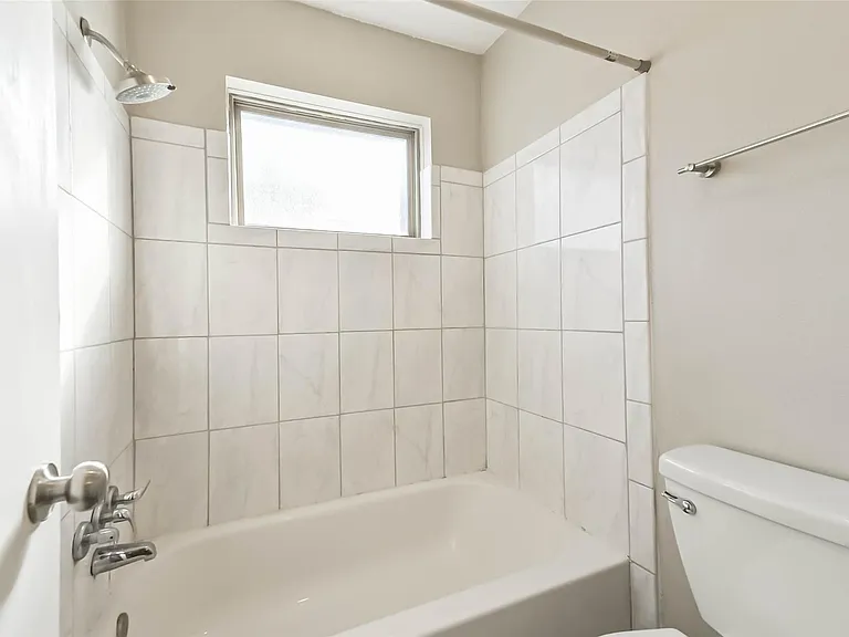 2406 Pilgrims Bend Dr — Photo 31