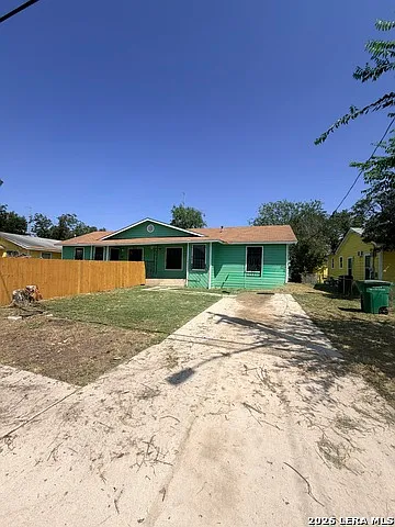 323 Aldama — Photo 1