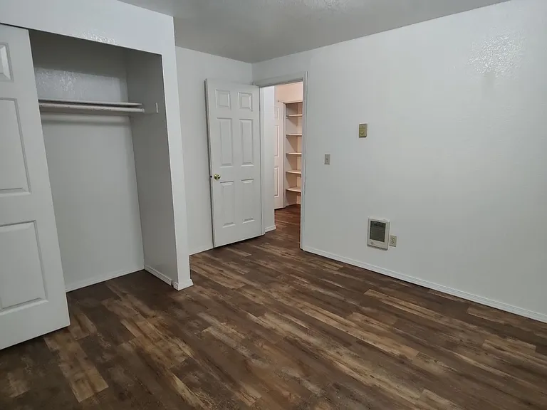 1109 Schurman Rd S — Photo 9