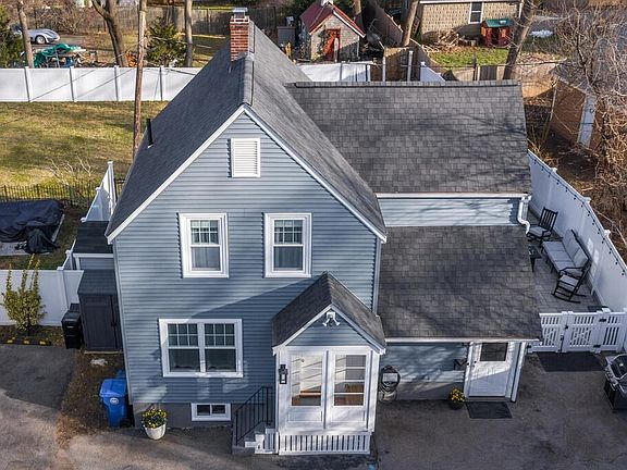 2nd image of 99C Thacher St