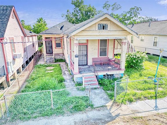2nd image of 8816 Olive St