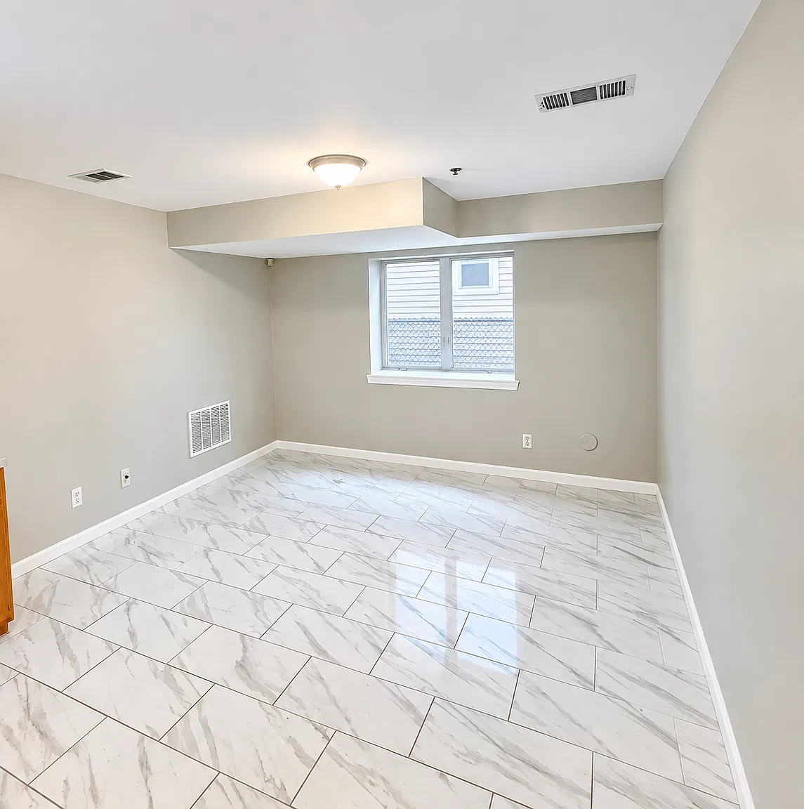 2 bed, 700 sqft, $2,050 — Photo 3