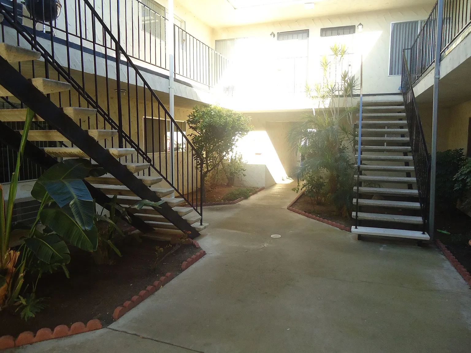 Coleen Court Apartments Freshly Updated Living in El Cajon — Photo 4