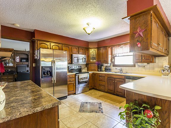 4th image of 3422 Woods Dr