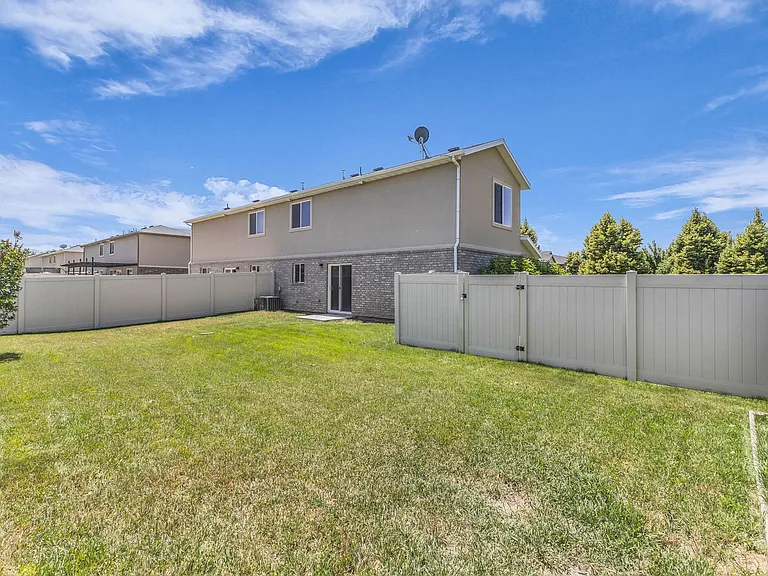 109 S 1125 W — Photo 24