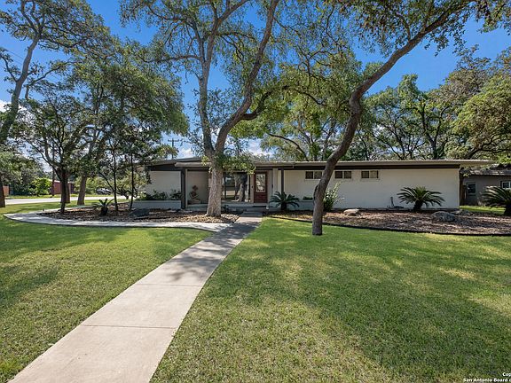 3rd image of 226 Carolwood Dr.
