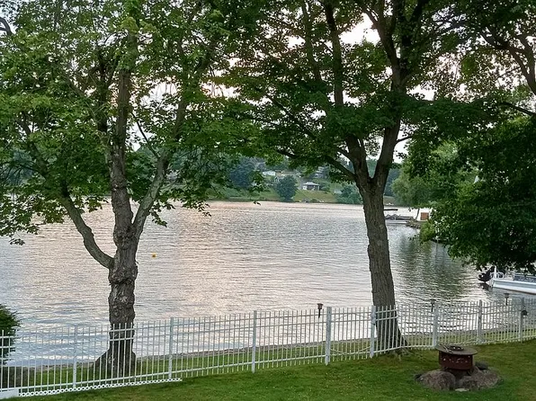 16 Pine St, Wolcott, CT 06716