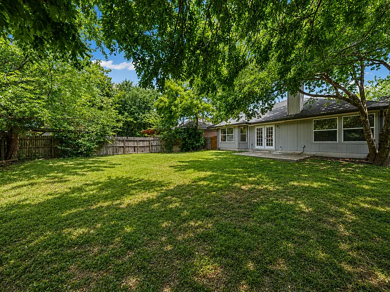 1109 Briargate Dr — Photo 17