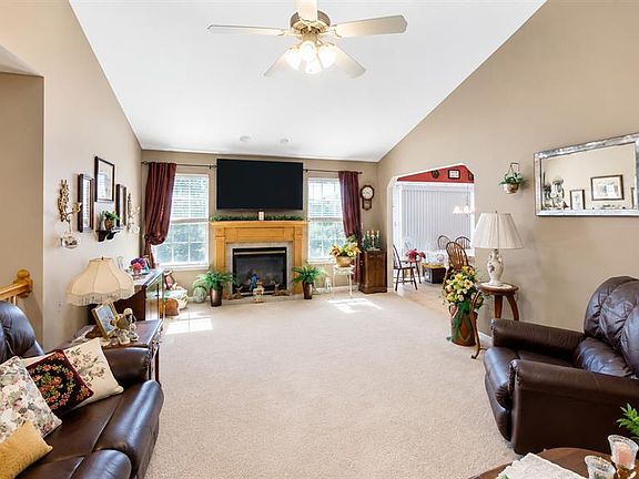 4th image of 2 Meadowbrooke Dr
