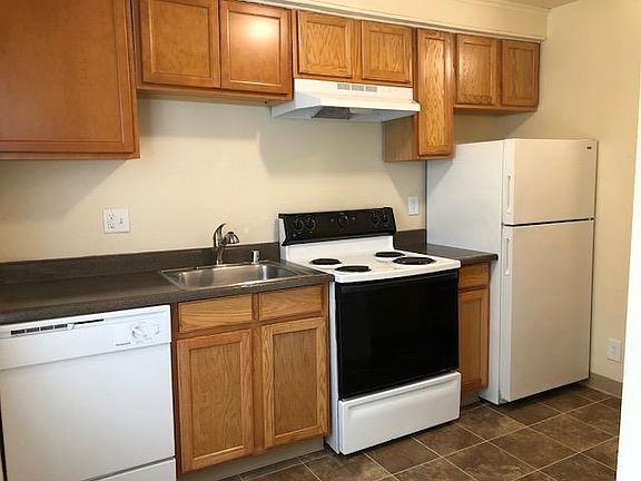 3rd image of 8318 Pine St S