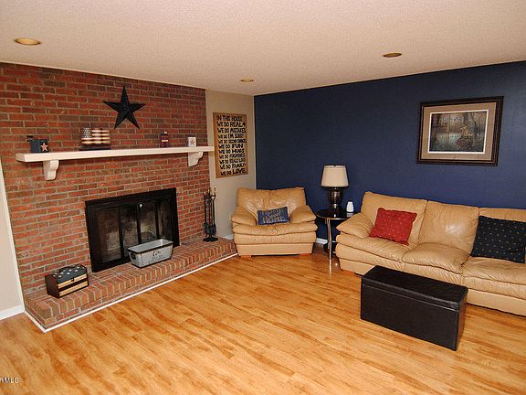 3rd image of 10105 N Olde Towne Wynd SE