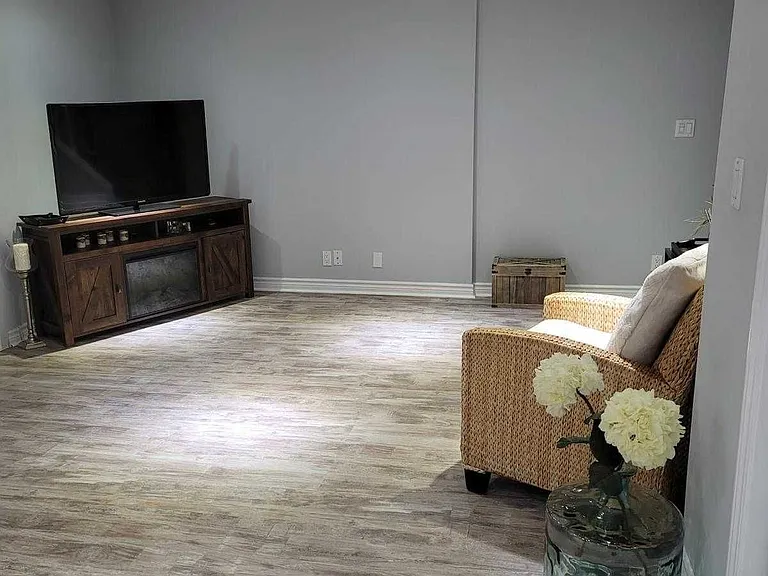 900 Juniper St #2 — Photo 3