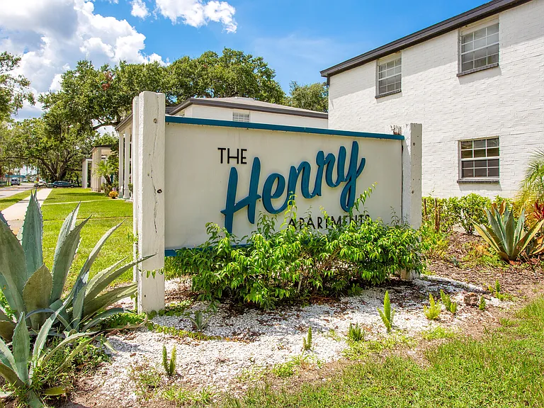 The Henry Apartments — Photo 36