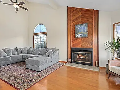 3 bed, 2.5 bath, 1590 sqft, $2,895 — Photo 2