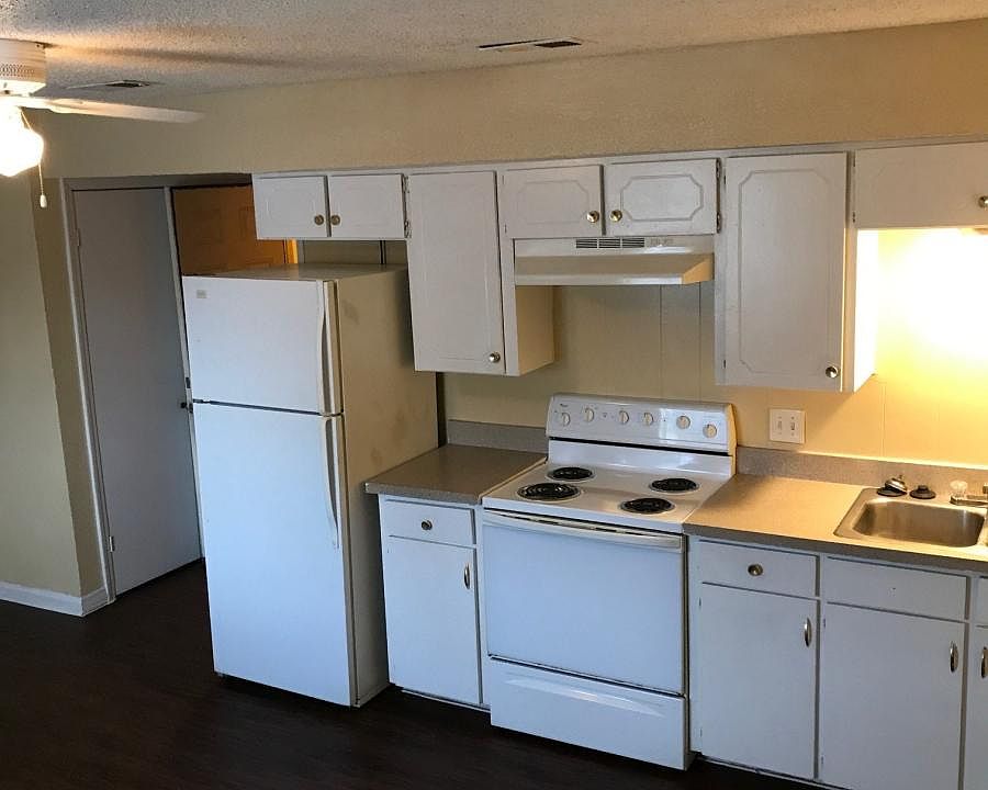 1st image of 1017 W Pioneer Pkwy APT G