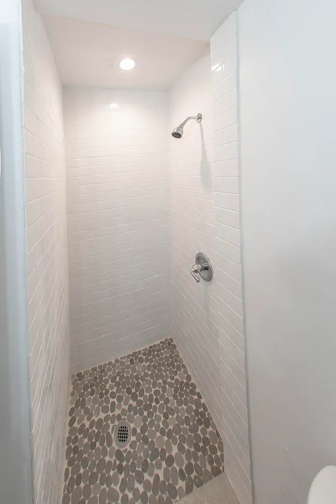 3 bed, 1.0 bath, 1055 sqft, $1,349 — Photo 4