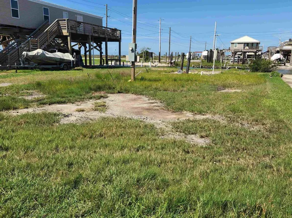 111 Abadie Ln, Grand Isle, LA 70358