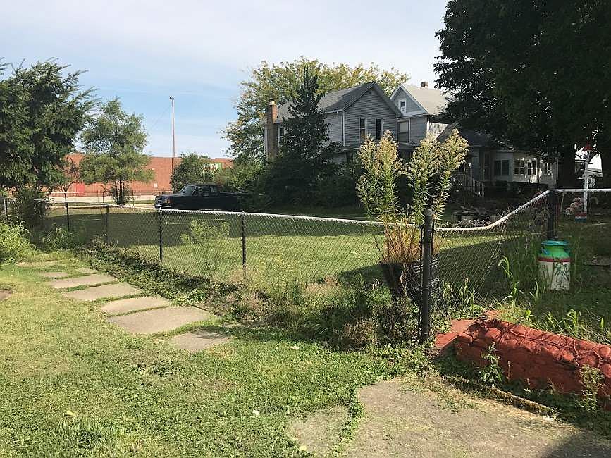 2nd image of 414 13th St
