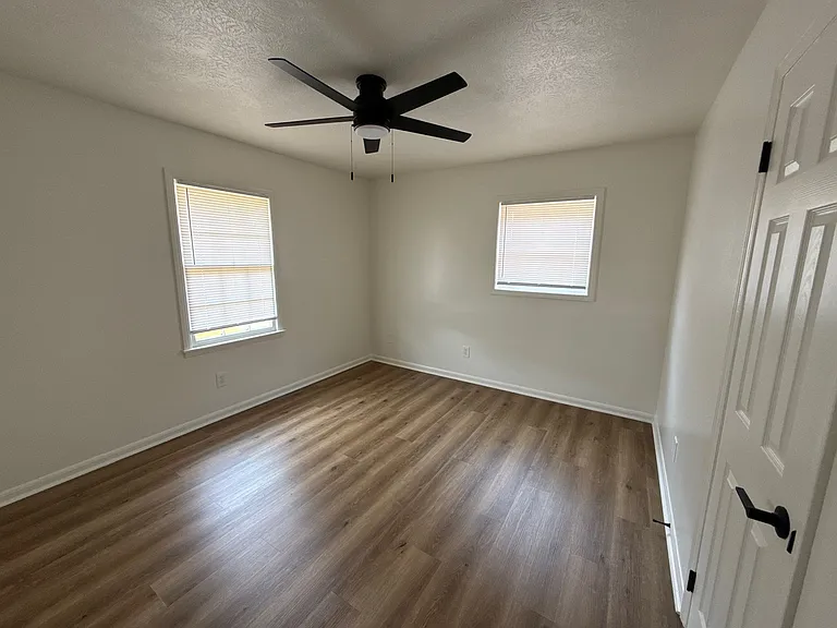 5921 Norton St — Photo 9